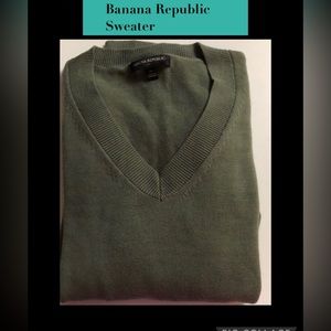 Banana Republic v-neck sweater good used condition 💖